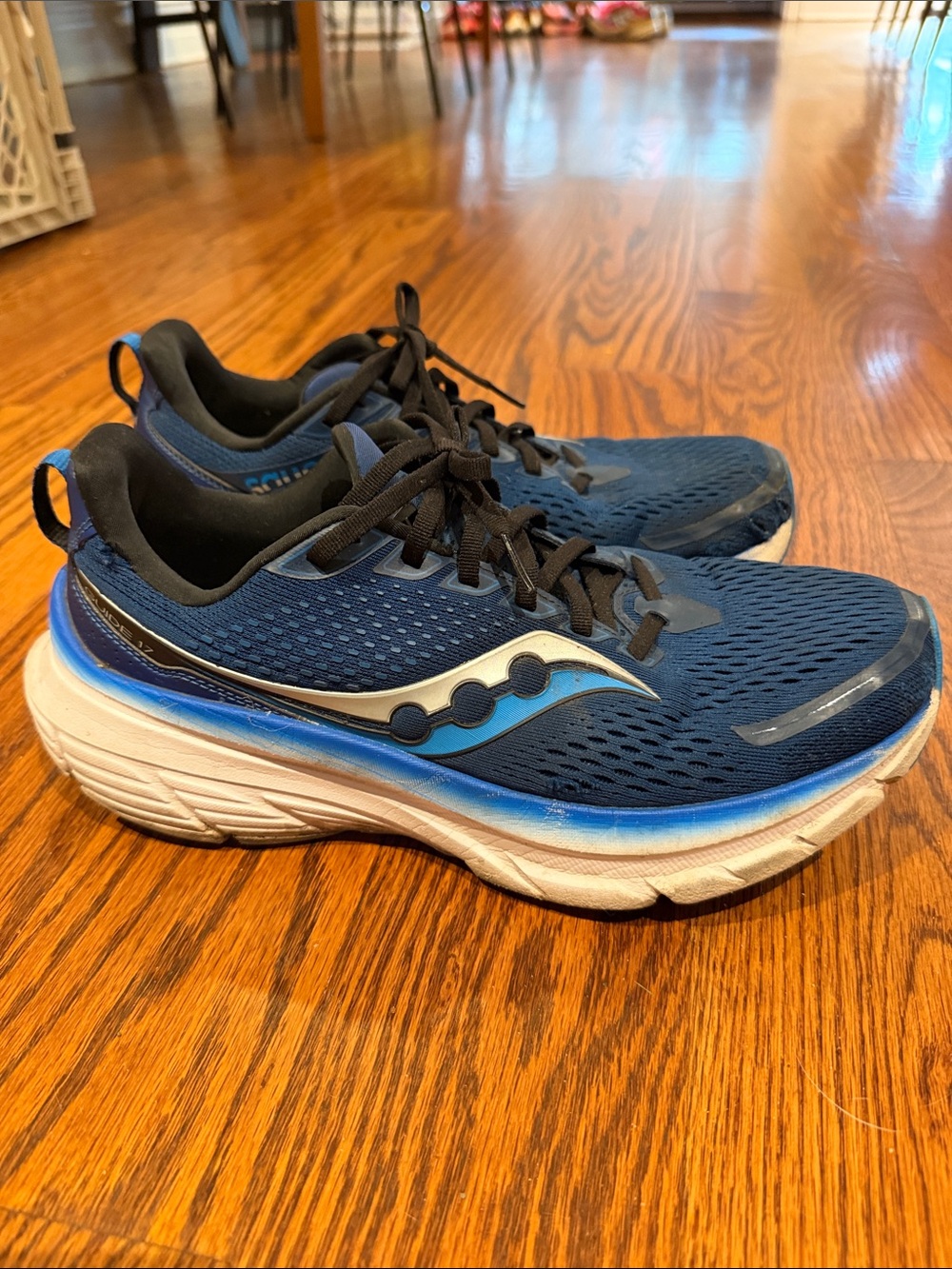 Saucony Men's Navy and Black Running Shoes MISSING INSERTS